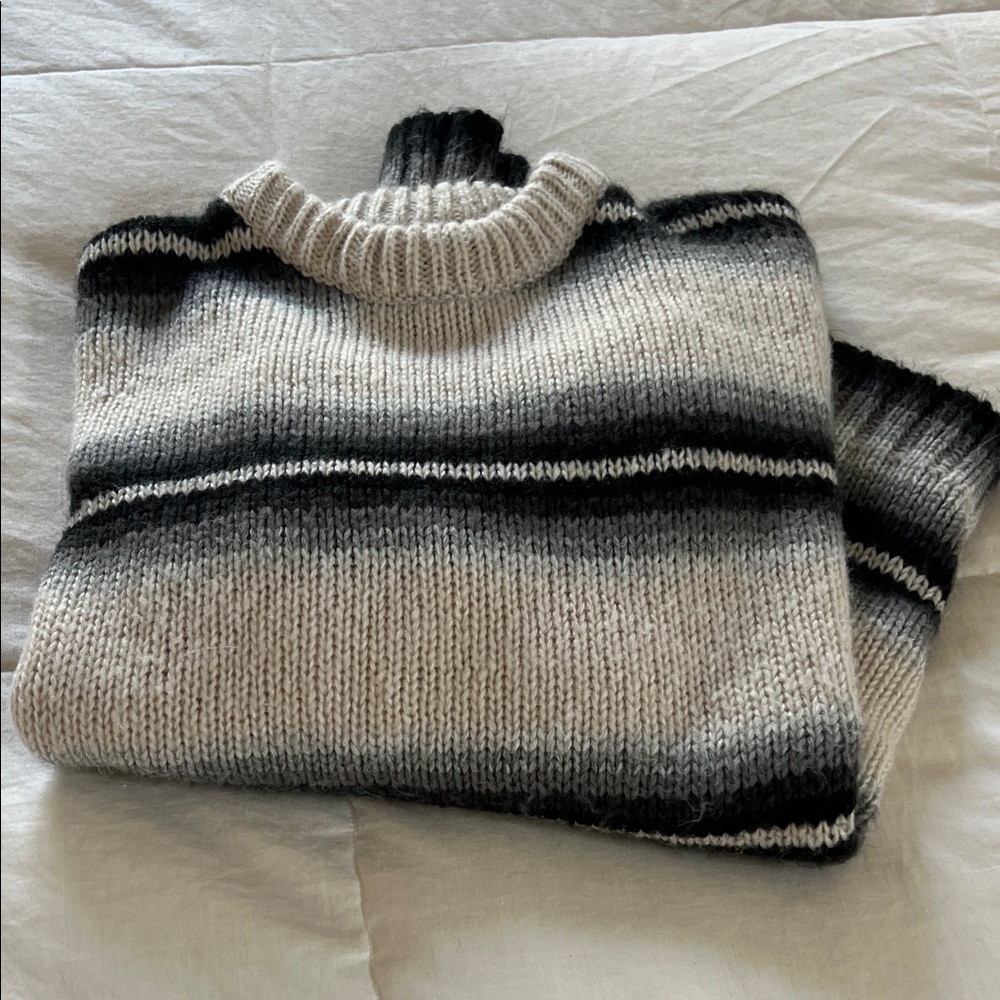 Urban Outfitters Black and Gray Sweater